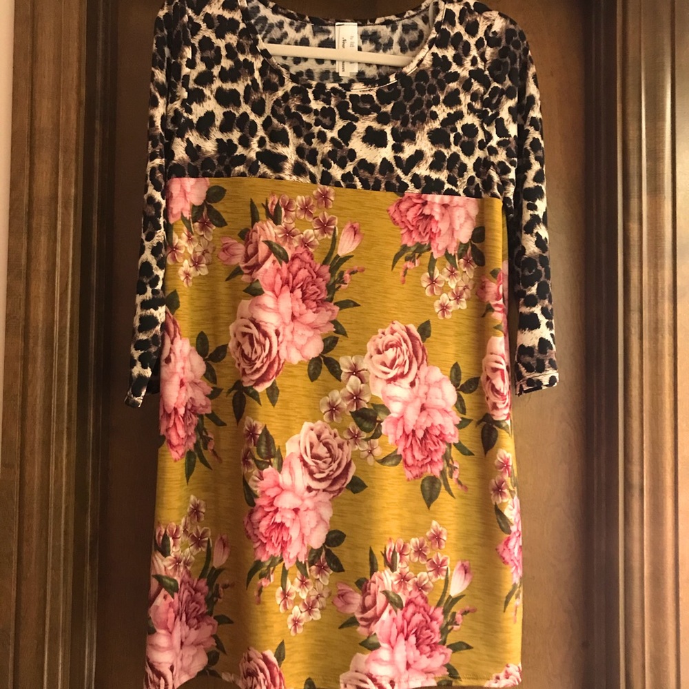 Now & Forever, Floral & Leopard Top NWT Large